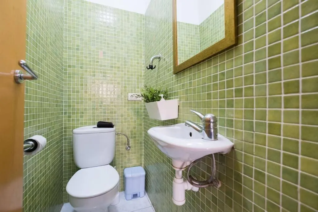 5 Pax Santa Monica Ramblas Barcelona Apartment